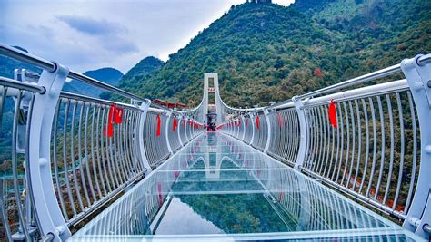 hanging glass bridge in china